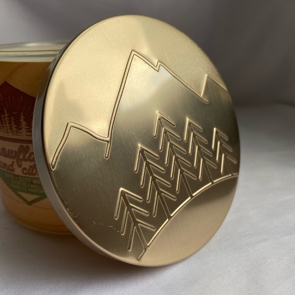 BATH & Body Works Snowflakes and Citrus 3 Wick Scented Candle - Picture 4 of 4